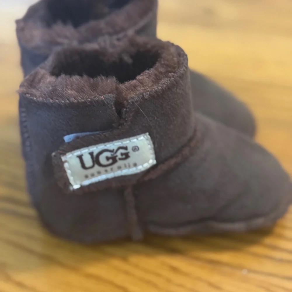 Brand New In Box : infant Ugg Erin Boots Small
